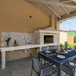 Villa In Maru Ini With Swimming Pool