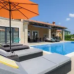 In Maru Ini With Swimming Pool Maruzini