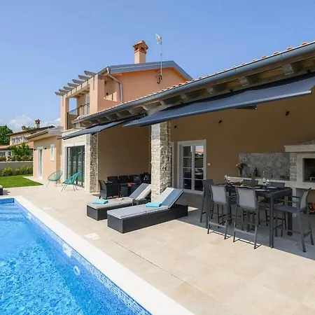 In Maru Ini With Swimming Pool Villa *