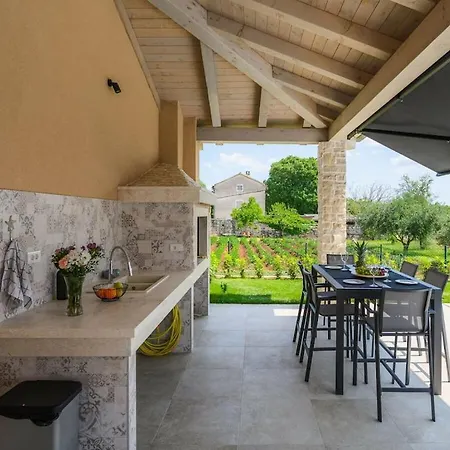 In Maru Ini With Swimming Pool Villa