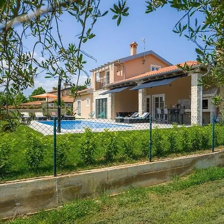 Villa In Maru Ini With Swimming Pool *
