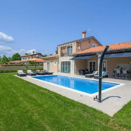 Villa In Maru Ini With Swimming Pool *